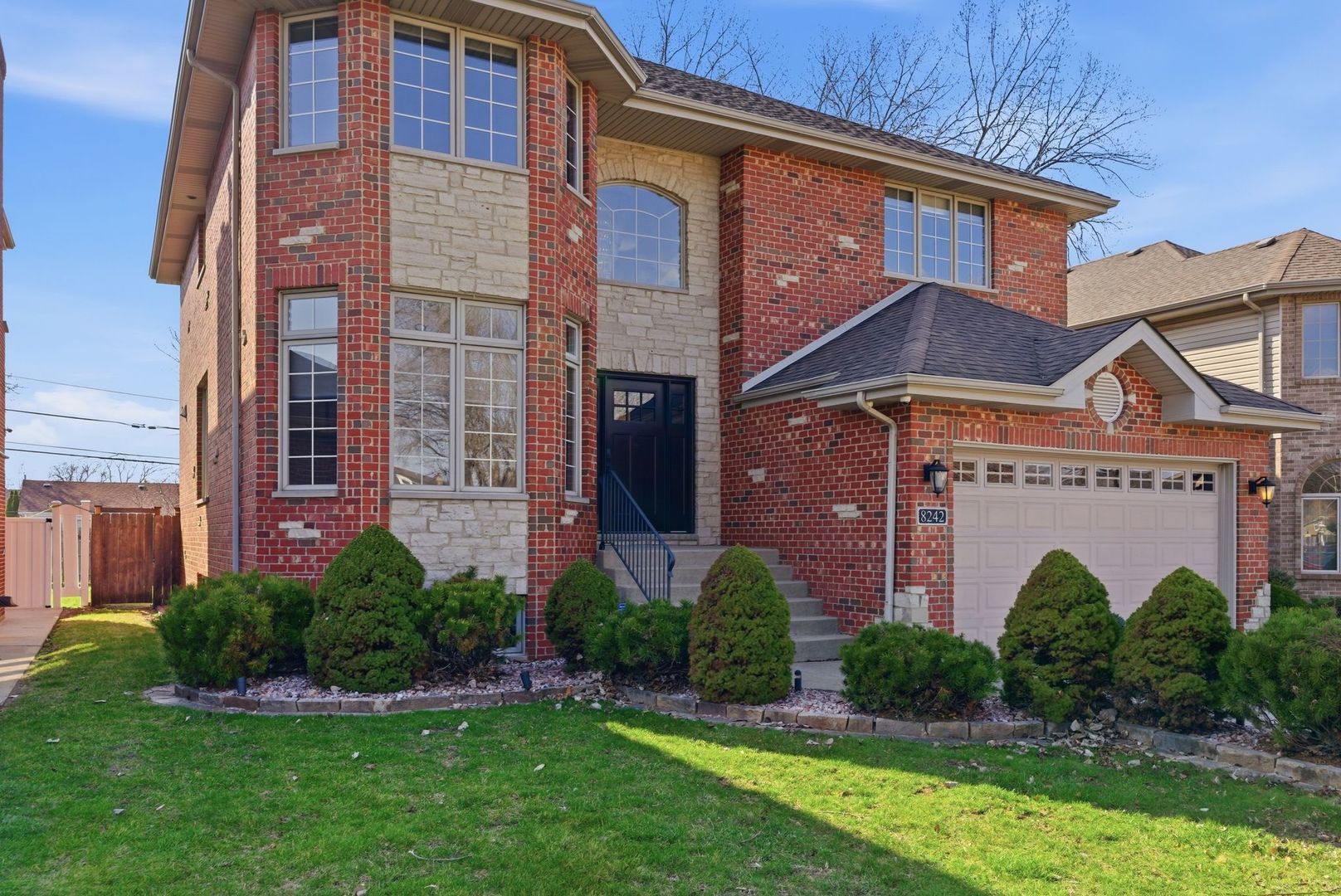 8242 Latrobe Avenue — Burbank, IL 60459