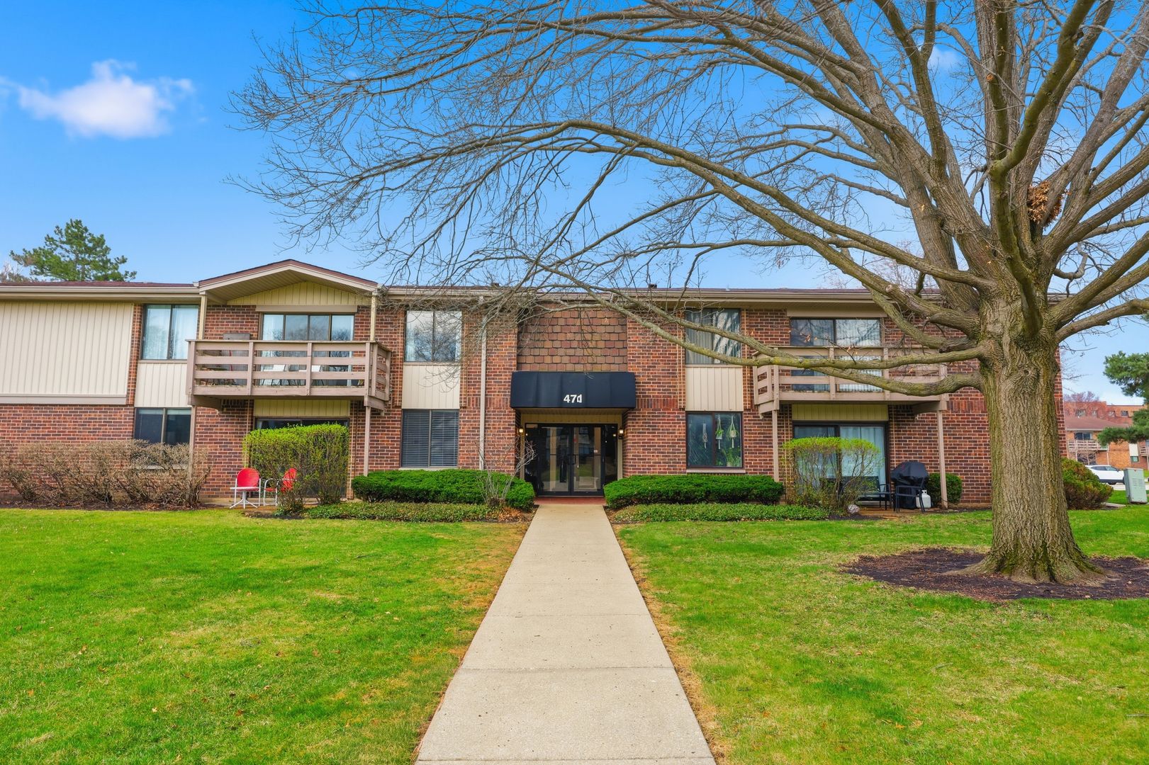 471 Raintree Court #2B — Glen Ellyn, IL 60137