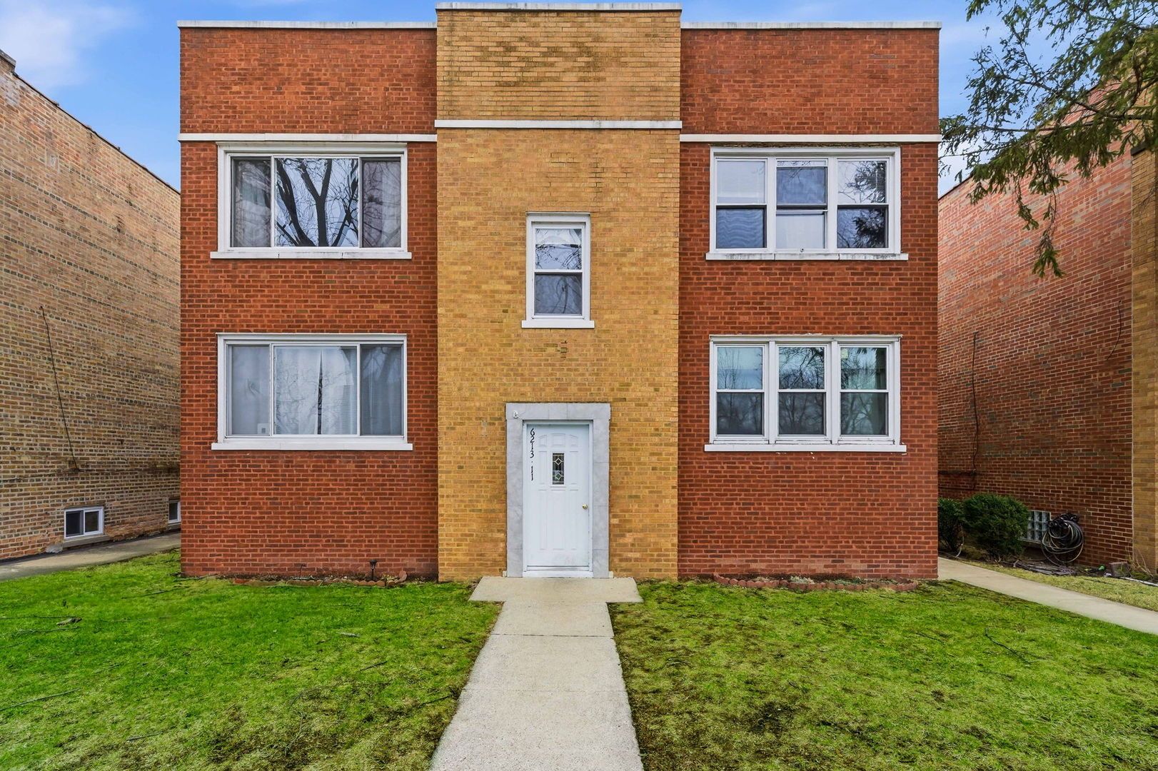 6211 N Kedzie Avenue #2S — Chicago, IL 60659