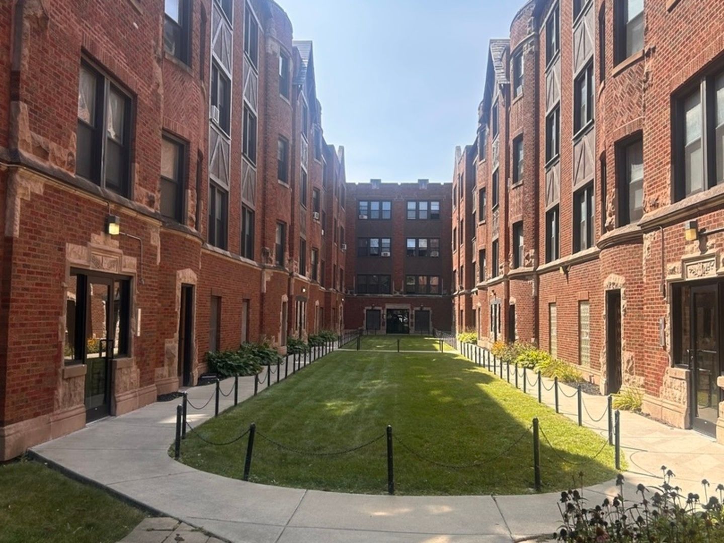 5248 S Drexel Avenue #2E — Chicago, IL 60615