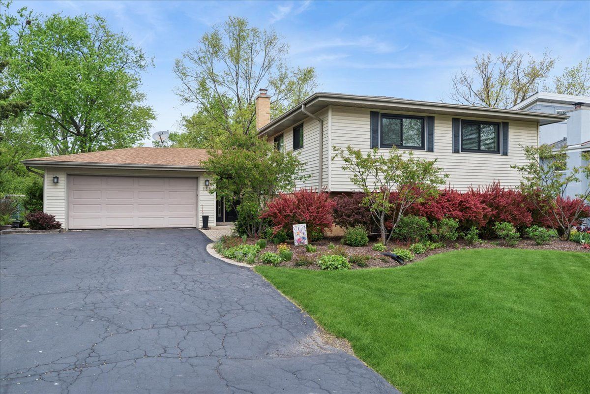 122 Mulberry Road — Deerfield, IL 60015