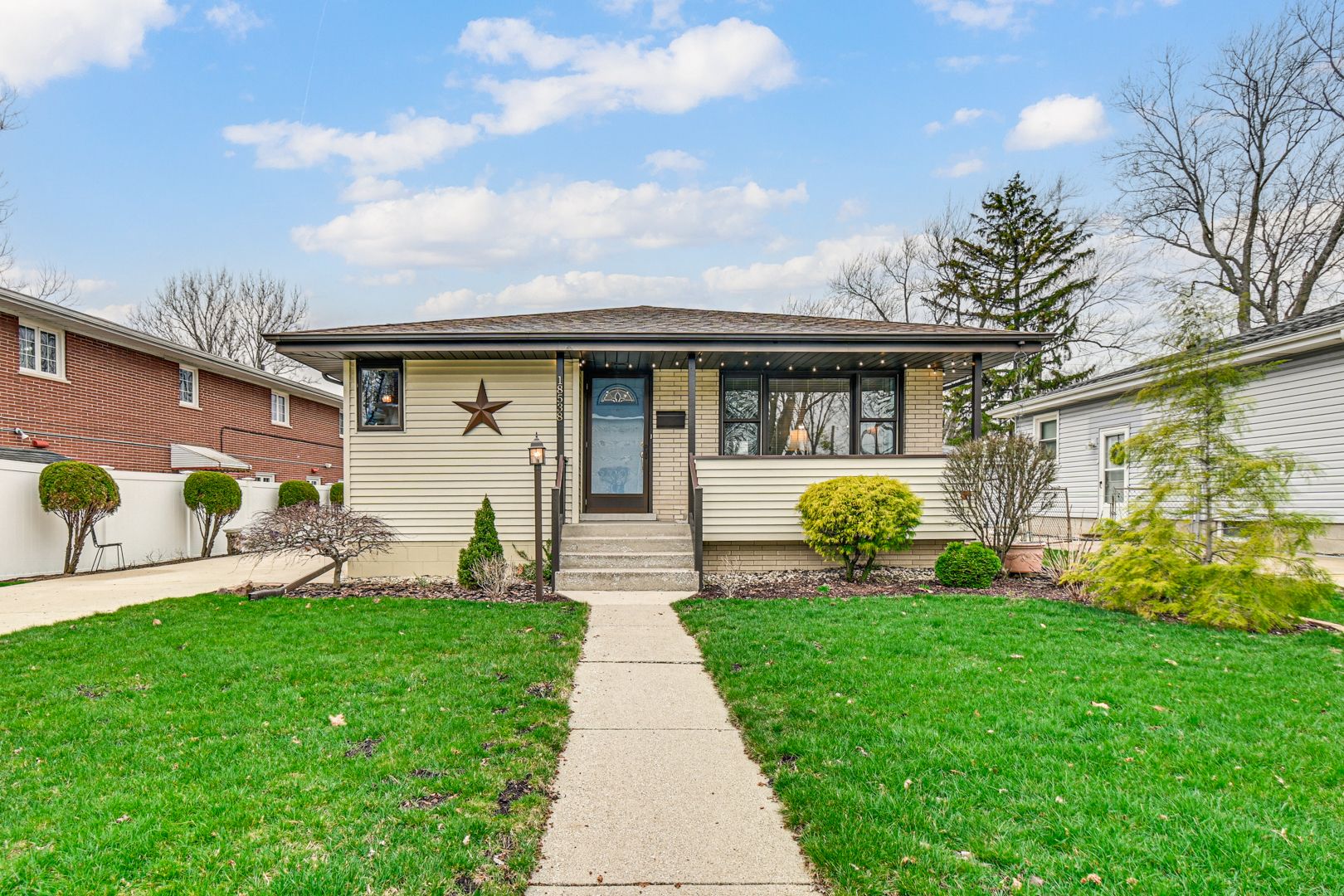 18538 Oakley Avenue — Lansing, IL 60438