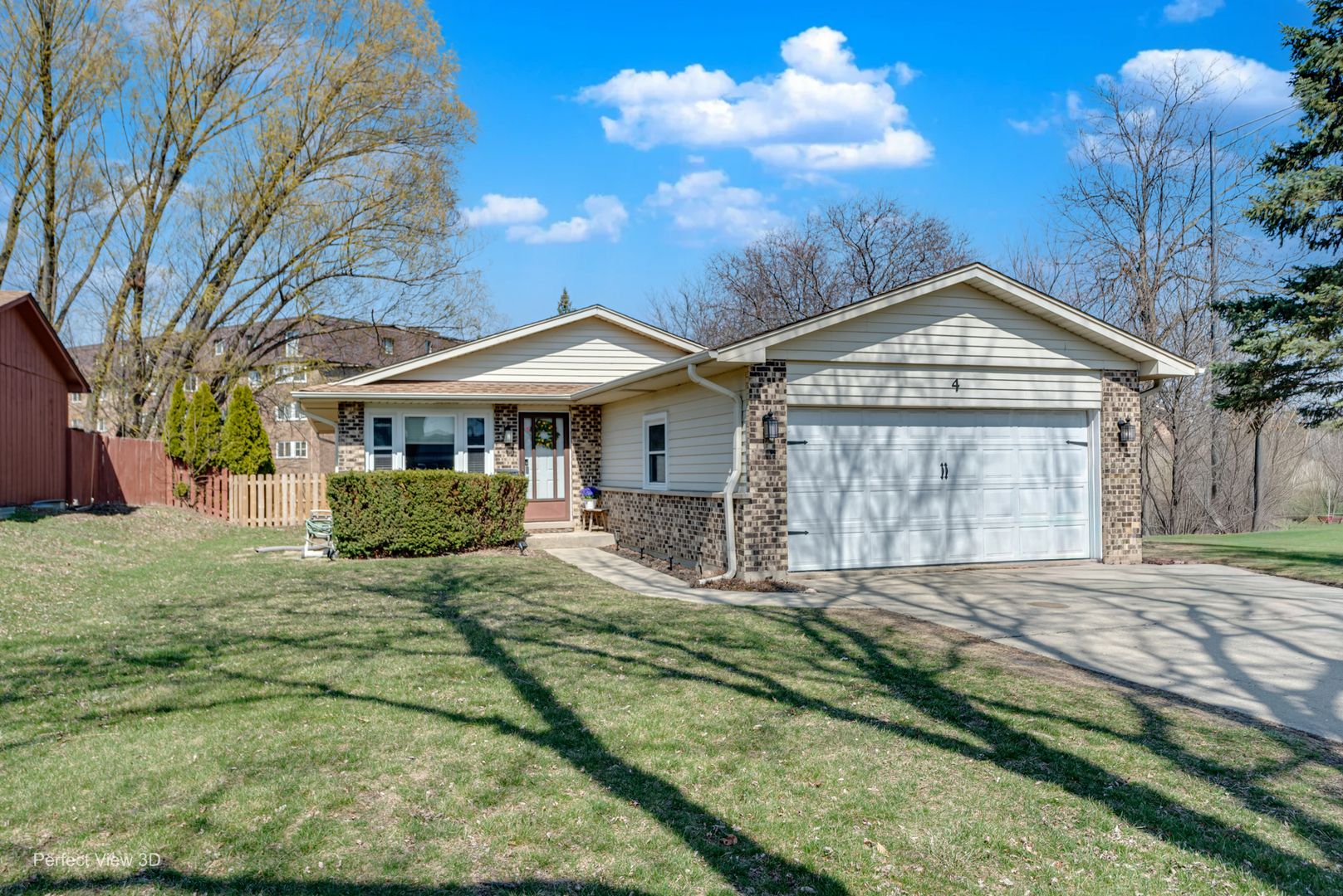 4 W Beech Drive — Schaumburg, IL 60193
