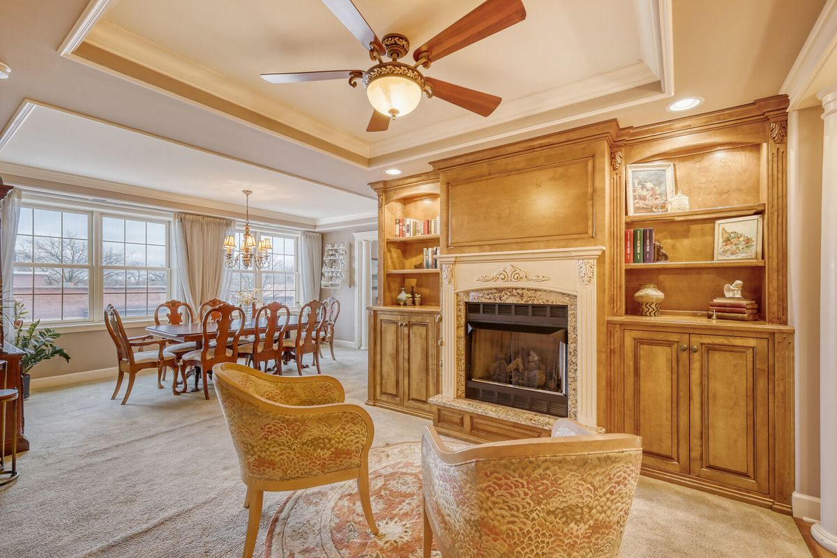 10 E Burlington Street #3B, Riverside, IL 60546