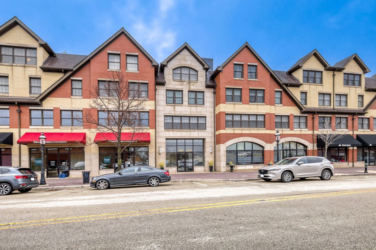 10 E Burlington Street #3B, Riverside, IL 60546