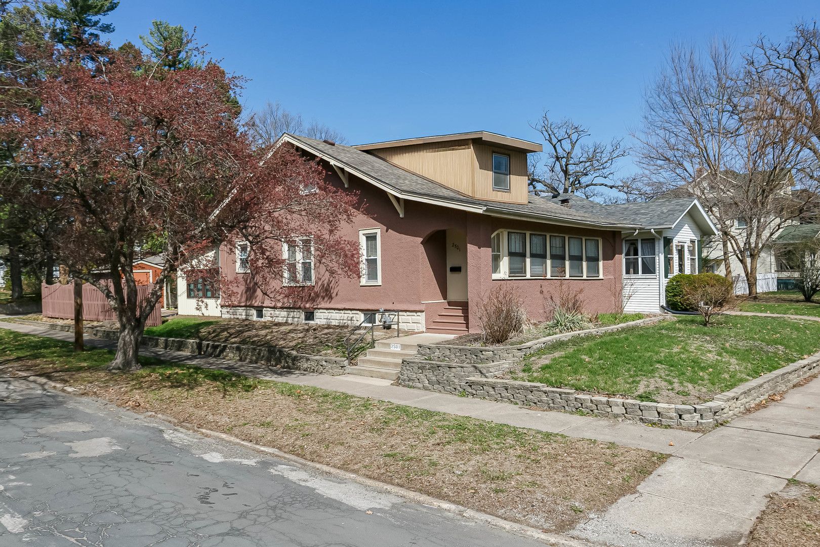 2501 20th Avenue — Rock Island, IL 61201