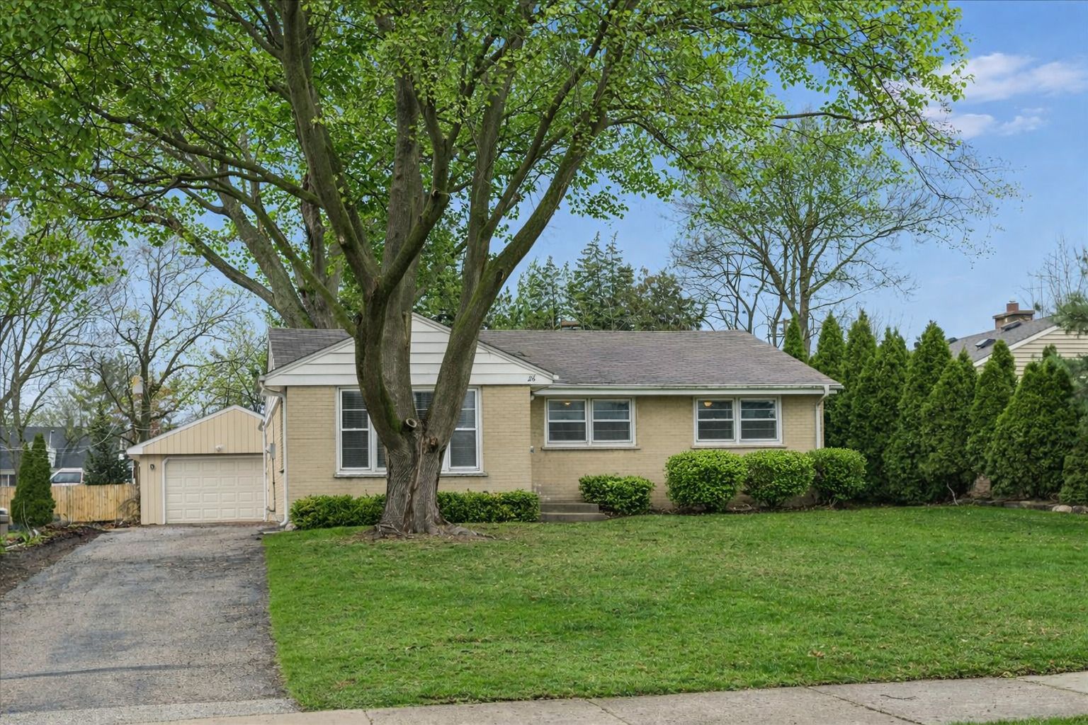 26 S Rohlwing Road — Palatine, IL 60074