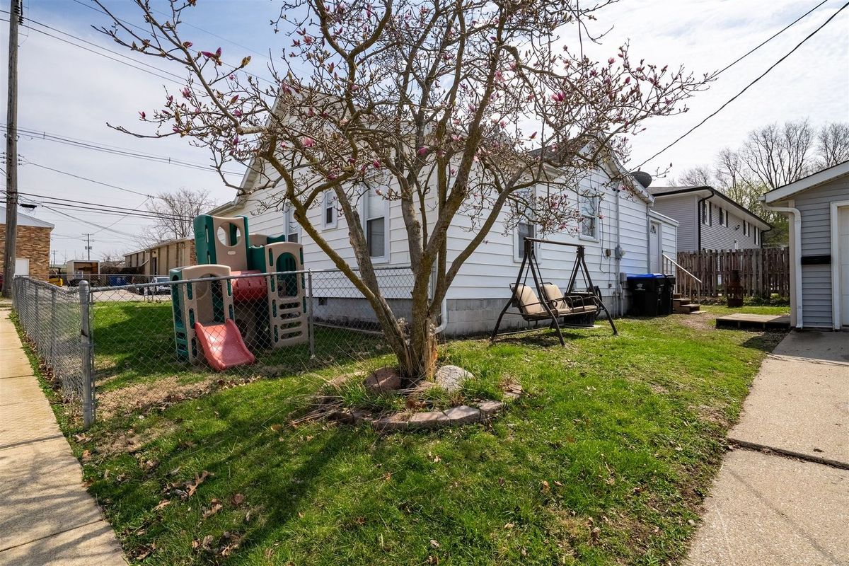 1101 Bunn Street, Bloomington, IL 61701