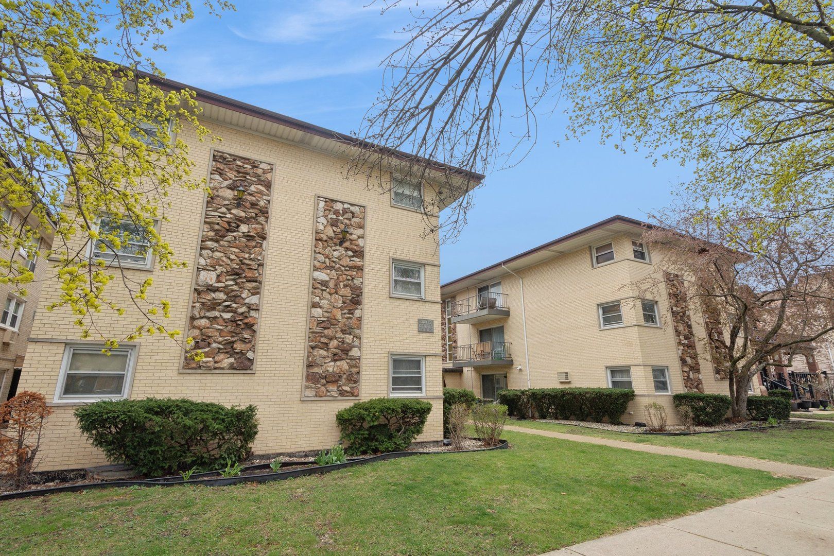 4229 N Kedvale Avenue #3B — Chicago, IL 60641