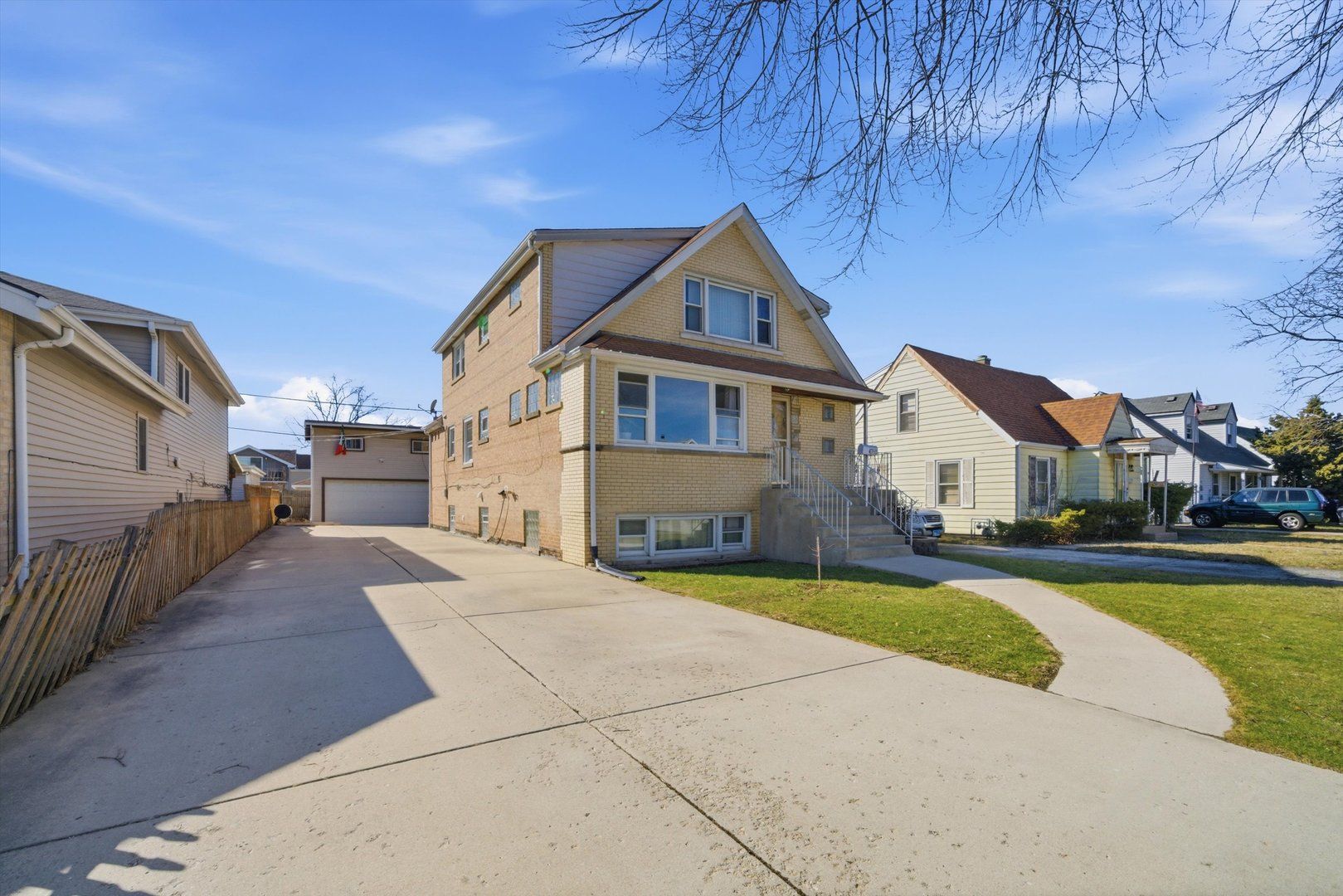4752 S Lotus Avenue — Chicago, IL 60638