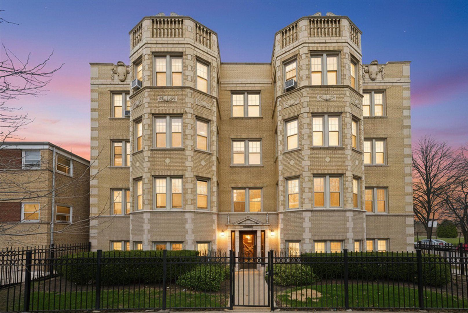 6205 N Oakley Avenue #2 — Chicago, IL 60659