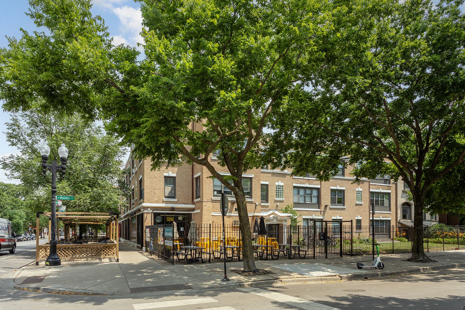 4555 Malden Street — Chicago, IL 60640