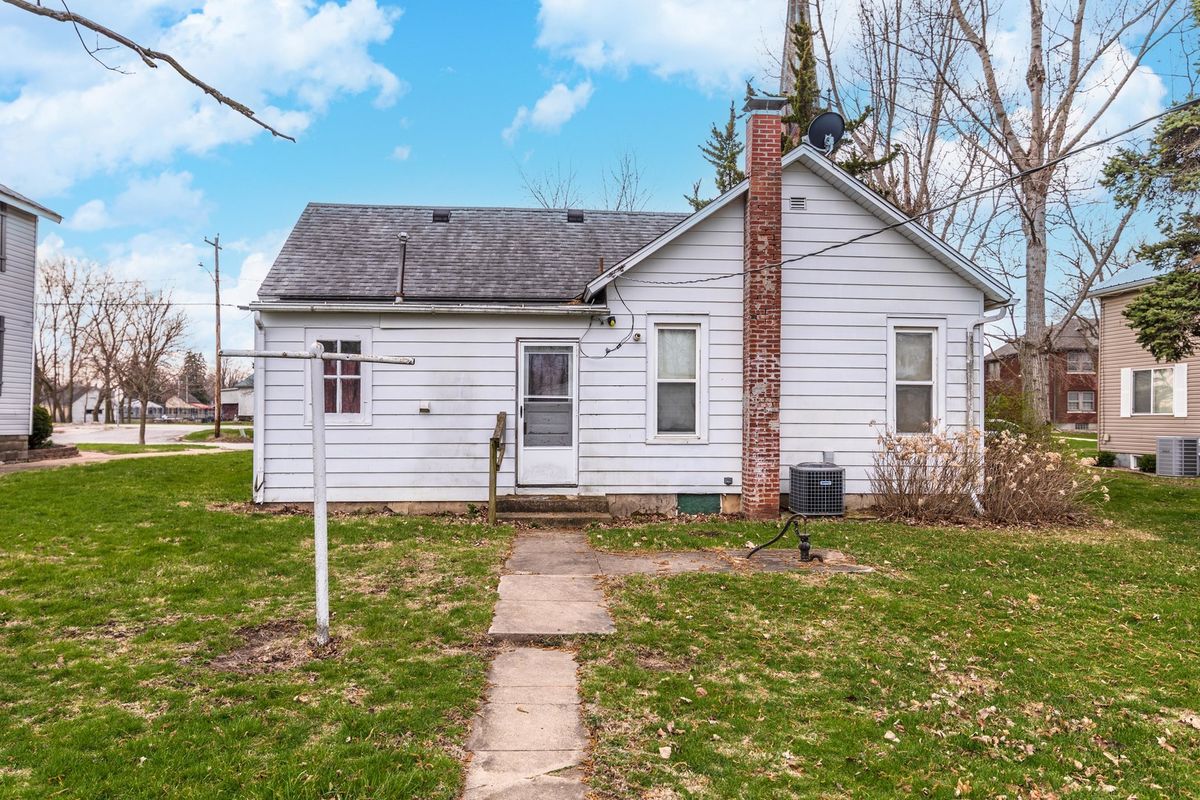 214 W Owsley Street, Chenoa, IL 61726