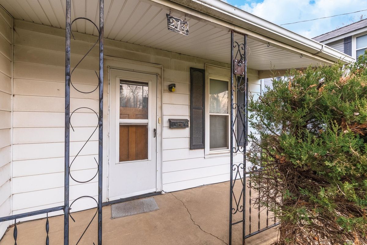 214 W Owsley Street, Chenoa, IL 61726