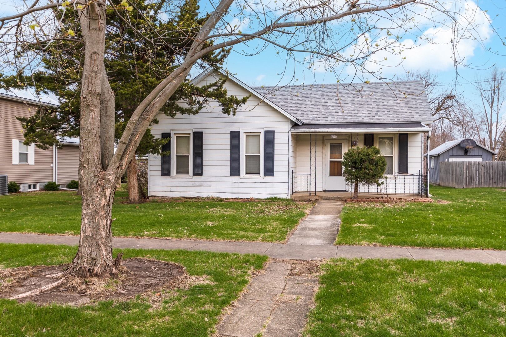 214 W Owsley Street — Chenoa, IL 61726