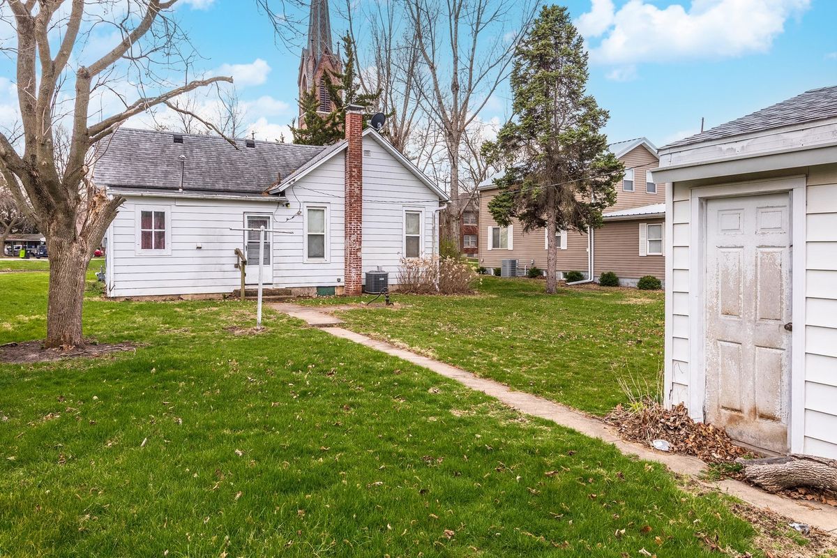 214 W Owsley Street, Chenoa, IL 61726