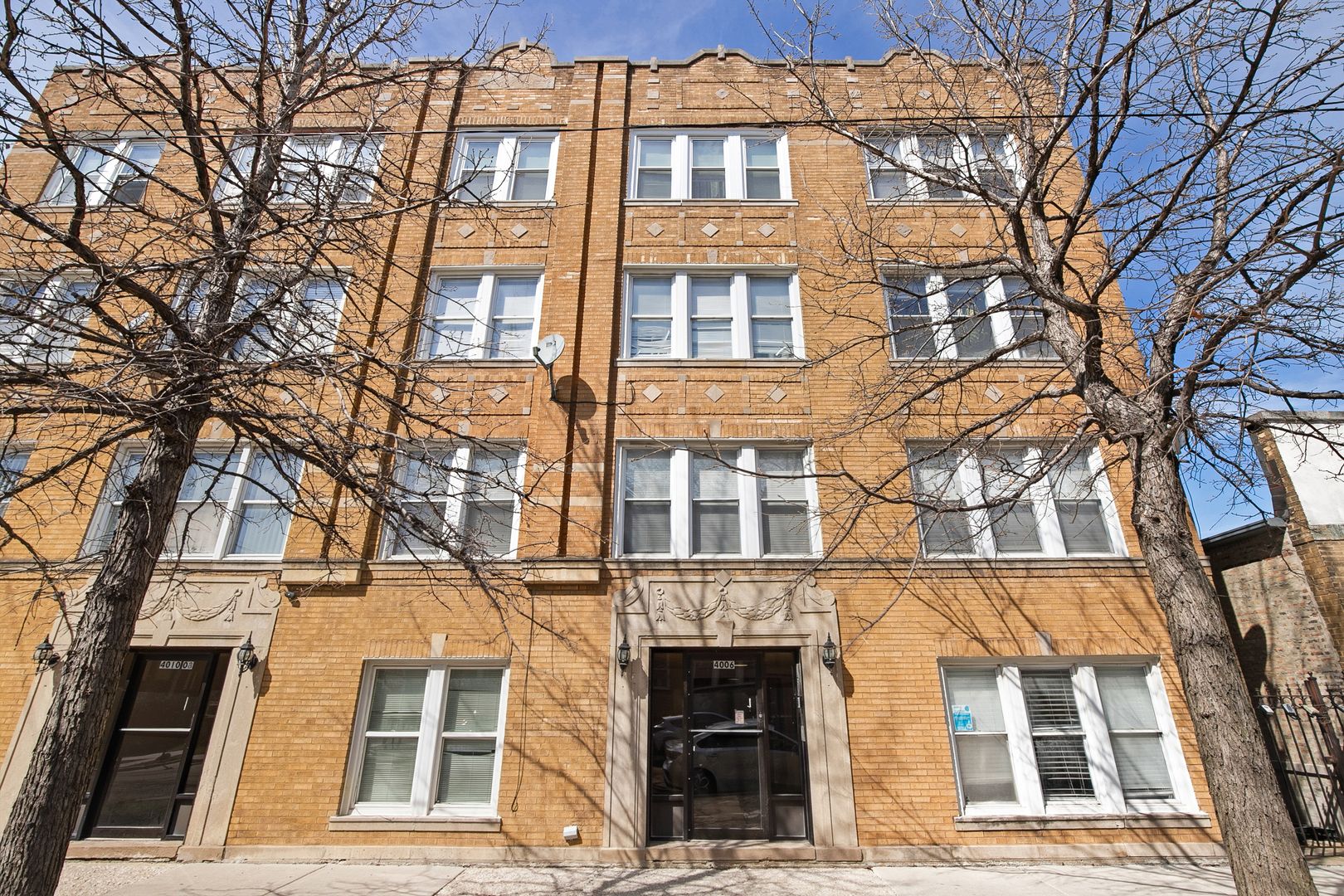 4006 W Nelson Street #6B — Chicago, IL 60641