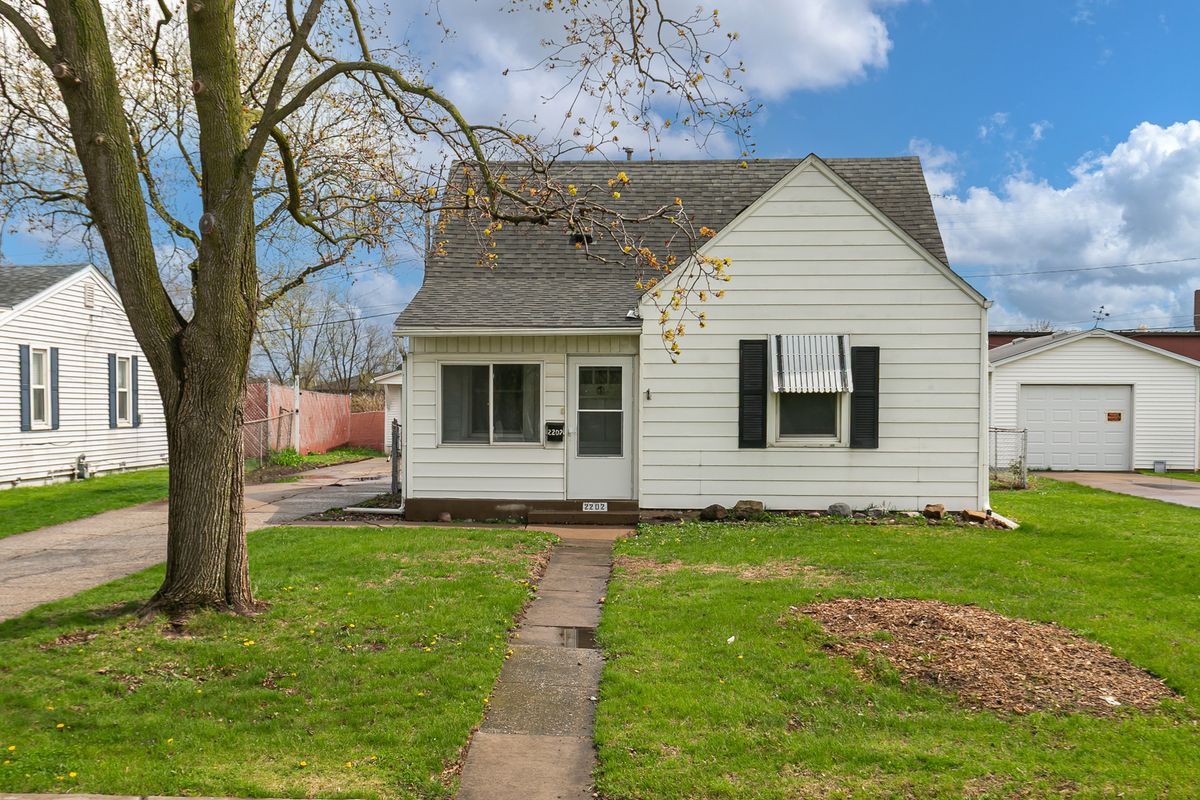2202 46th Street, Moline, IL 61265