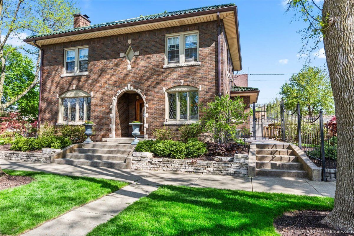 9955 S Hamilton Avenue — Chicago, IL 60643