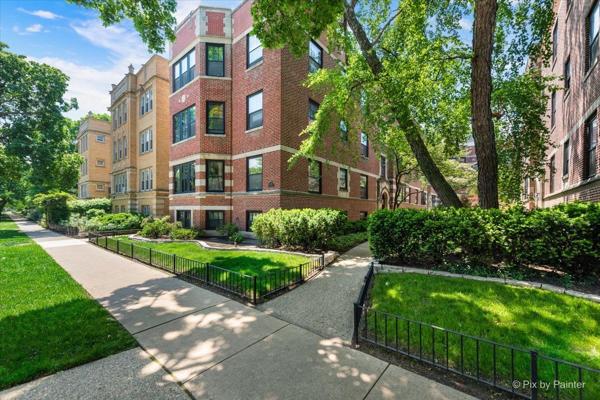 726 Hinman Avenue #2E — Evanston, IL 60202