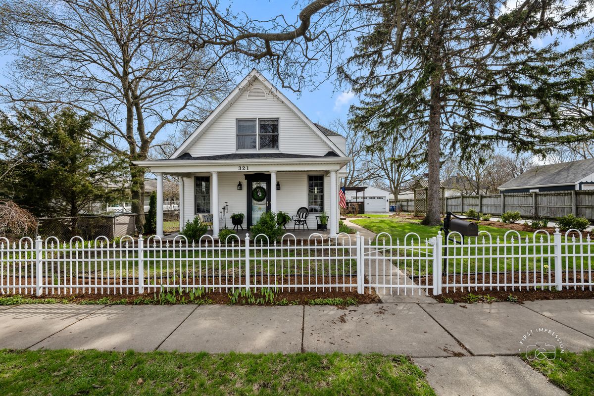 321 6th Street, Geneva, IL 60134