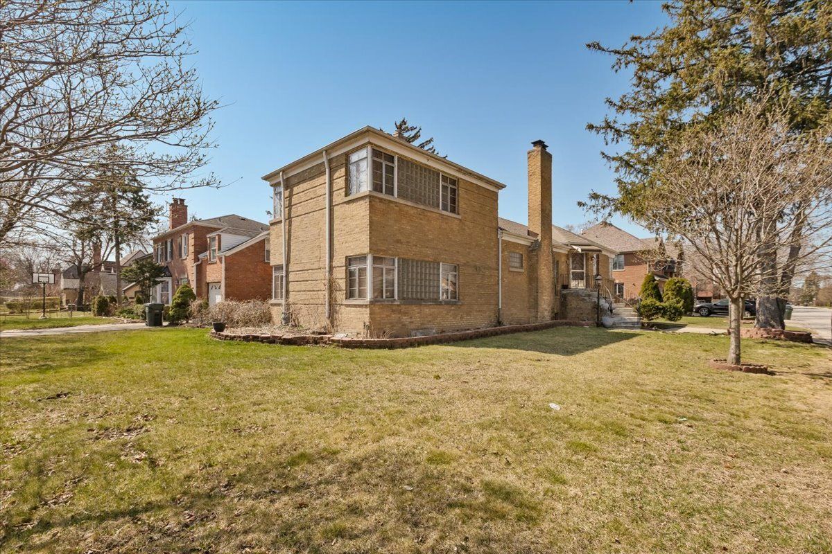 6956 N Kenton Avenue — Lincolnwood, IL 60712