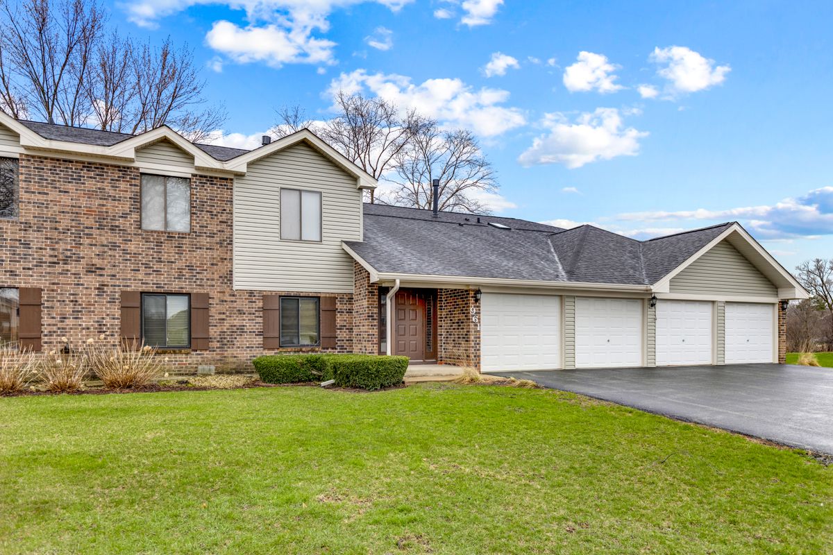 961 Cumberland Court #A2 — Roselle, IL 60172