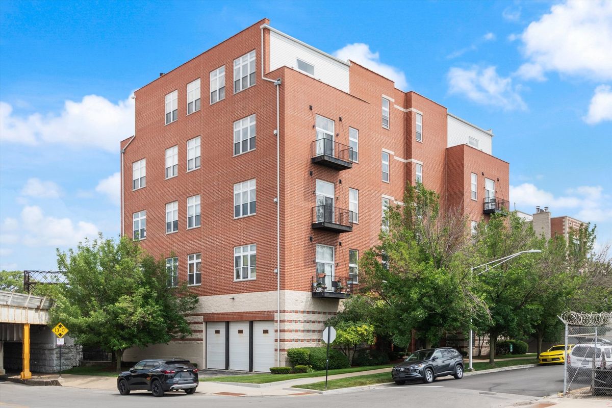 949 Willard Court, Chicago, IL 60642