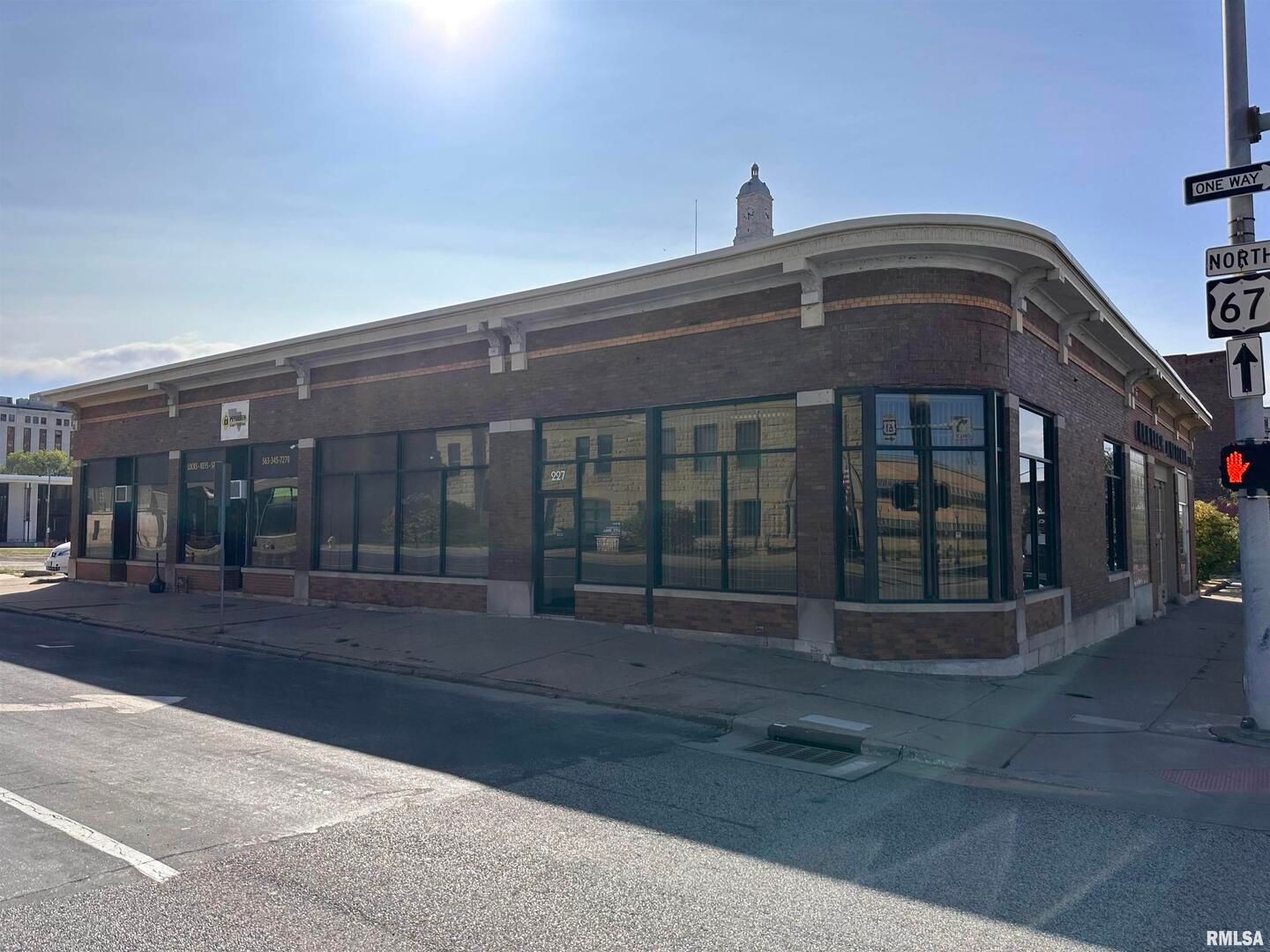 227 W 4TH Street — Davenport, IA 52801