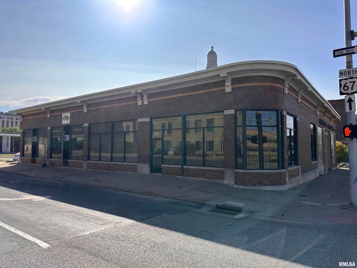 227 4TH Street, Davenport, IA 52801
