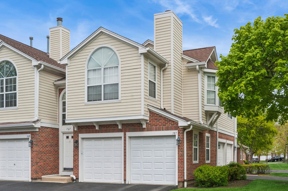 767 GROSSE POINTE Circle, Vernon Hills, IL 60061