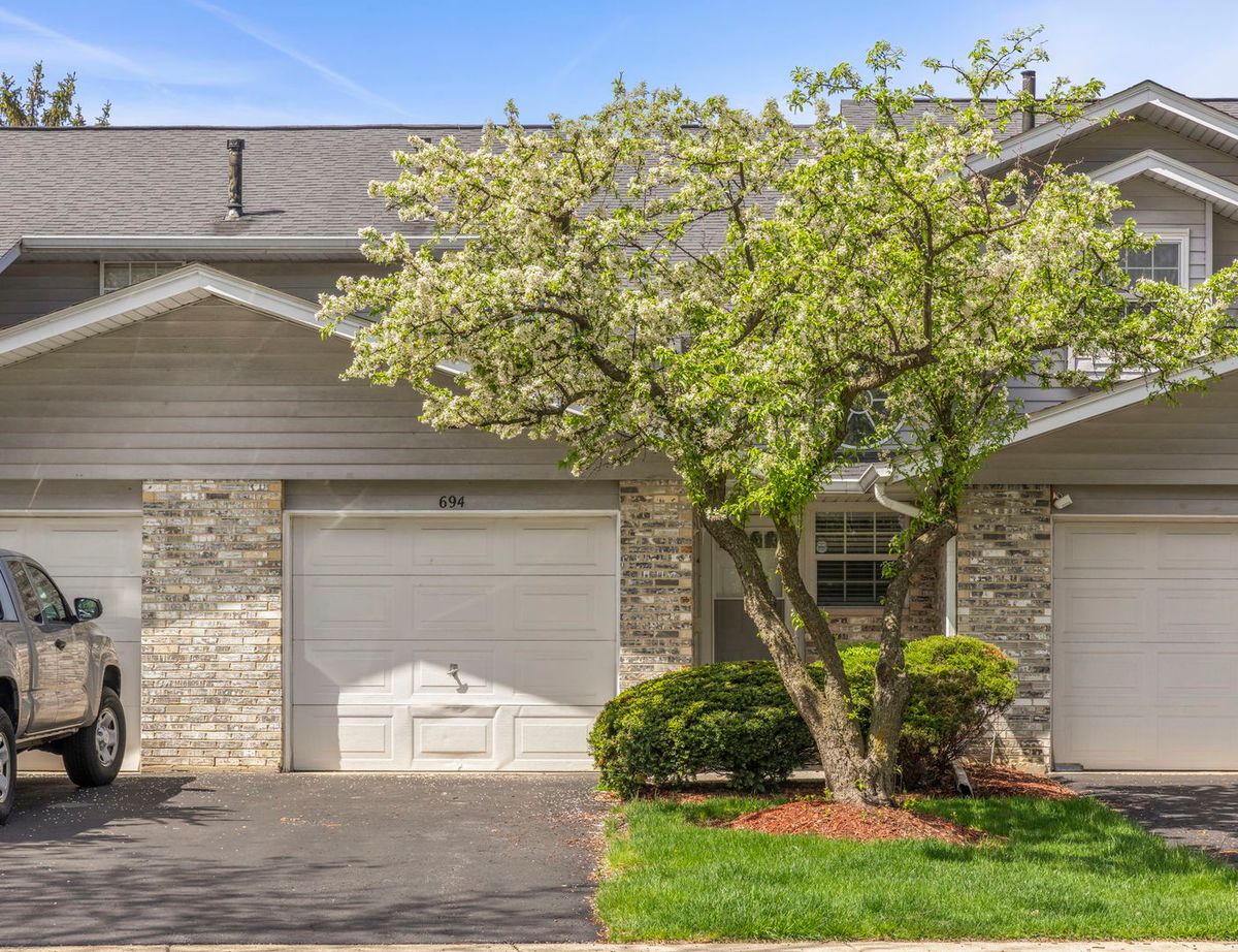 694 Tamarac Boulevard, Addison, IL 60101