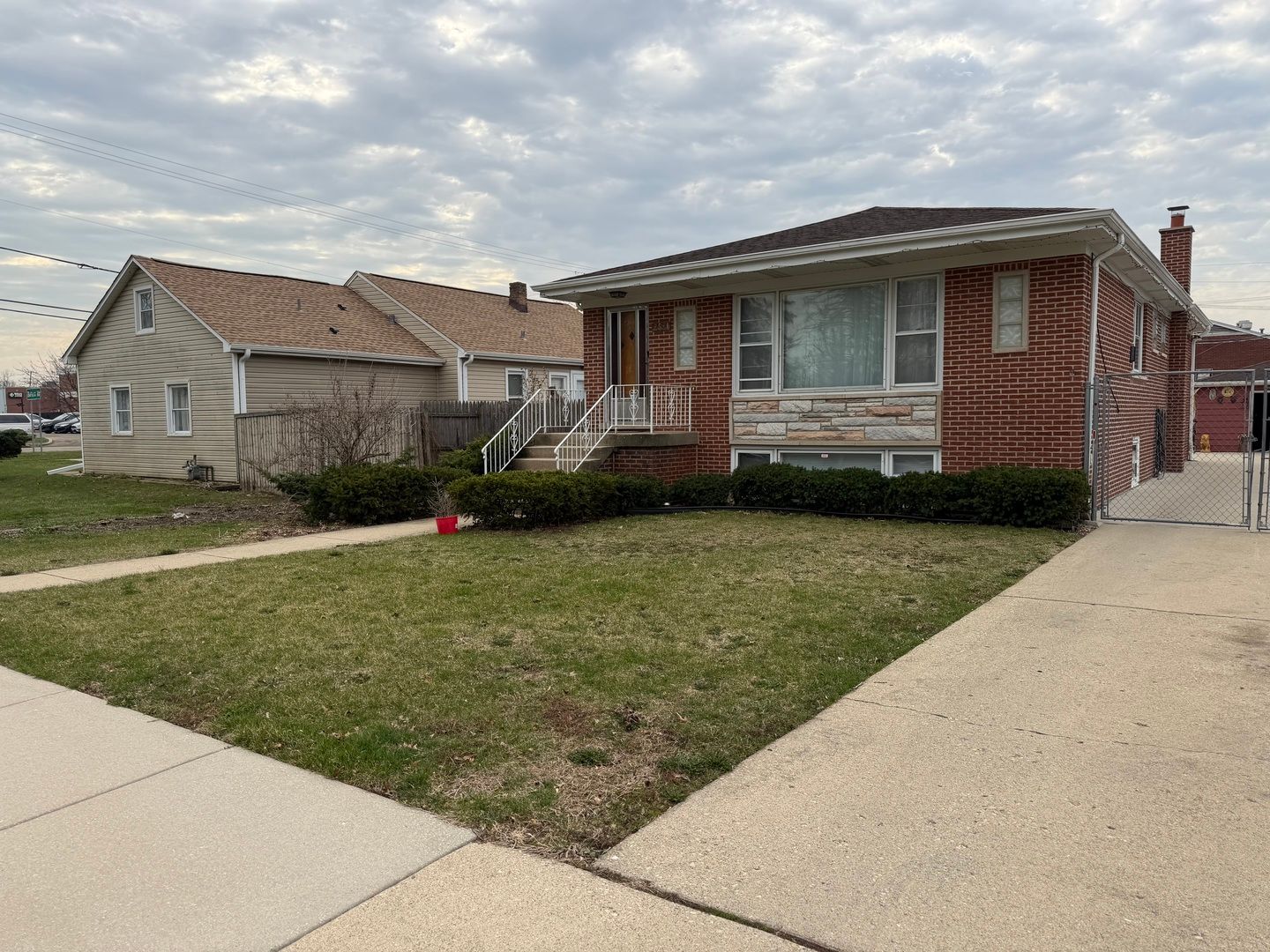 2571 Suffield Street — Des Plaines, IL 60016