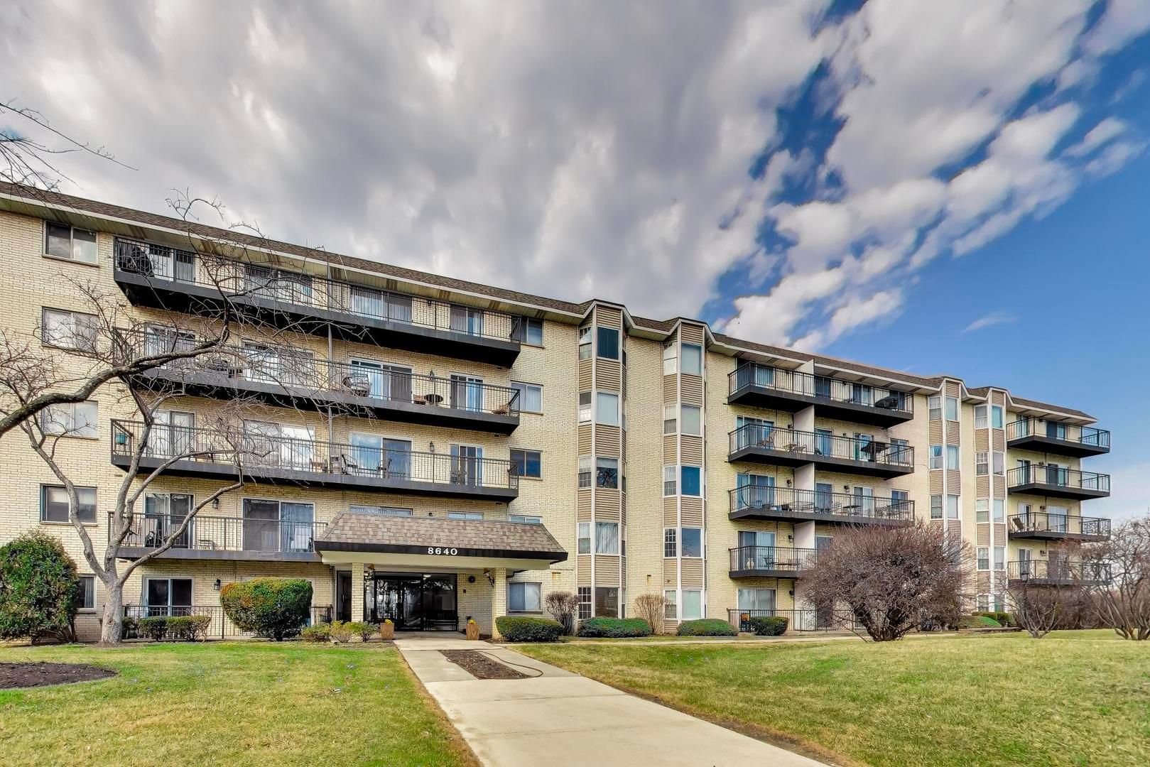 8640 Waukegan Road #229 — Morton Grove, IL 60053