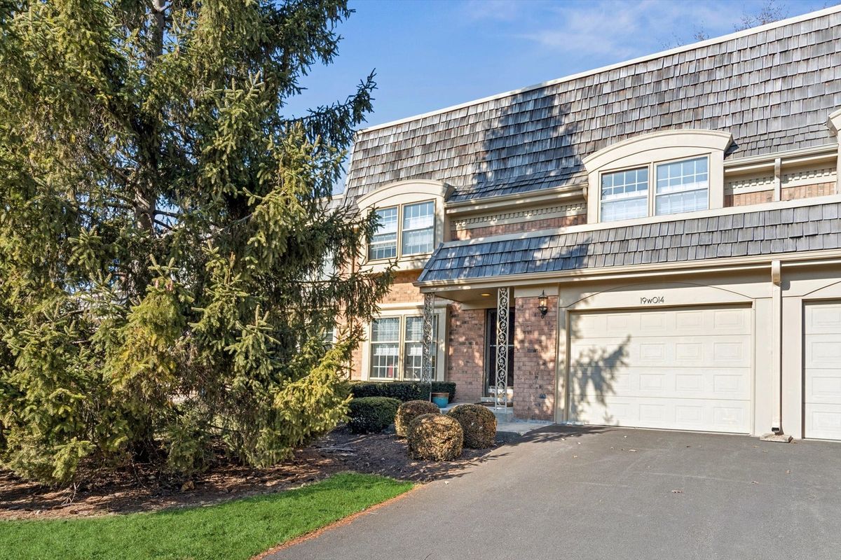 19W014 Avenue Normandy, Oak Brook, IL 60523