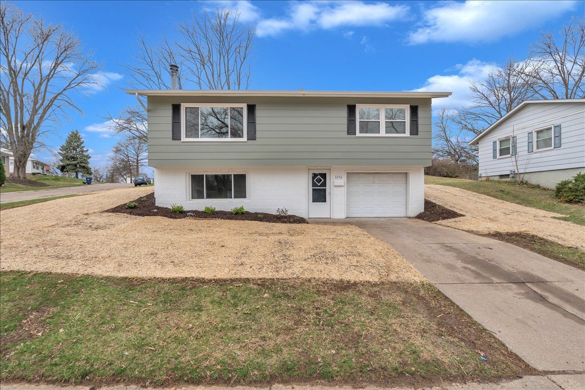 3206 MAGNOLIA Court — Bettendorf, IA 52722