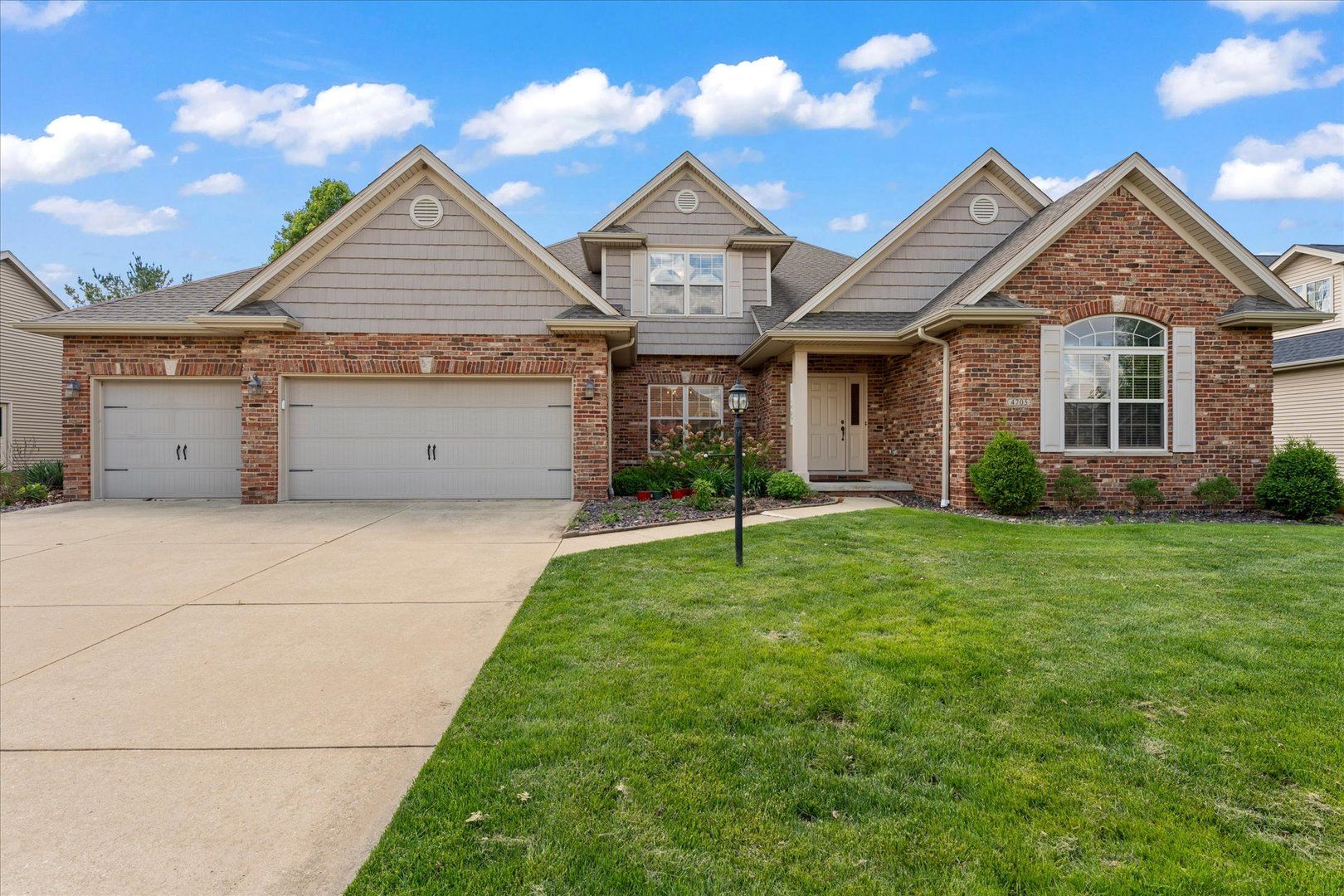4705 Sandcherry Drive — Champaign, IL 61822