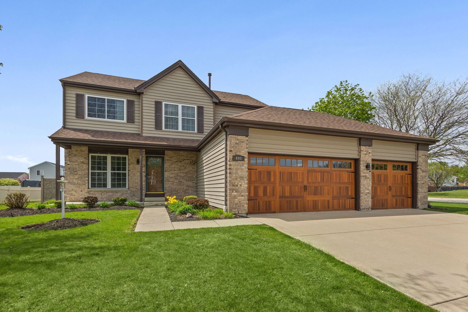 698 Juli Drive — South Elgin, IL 60177