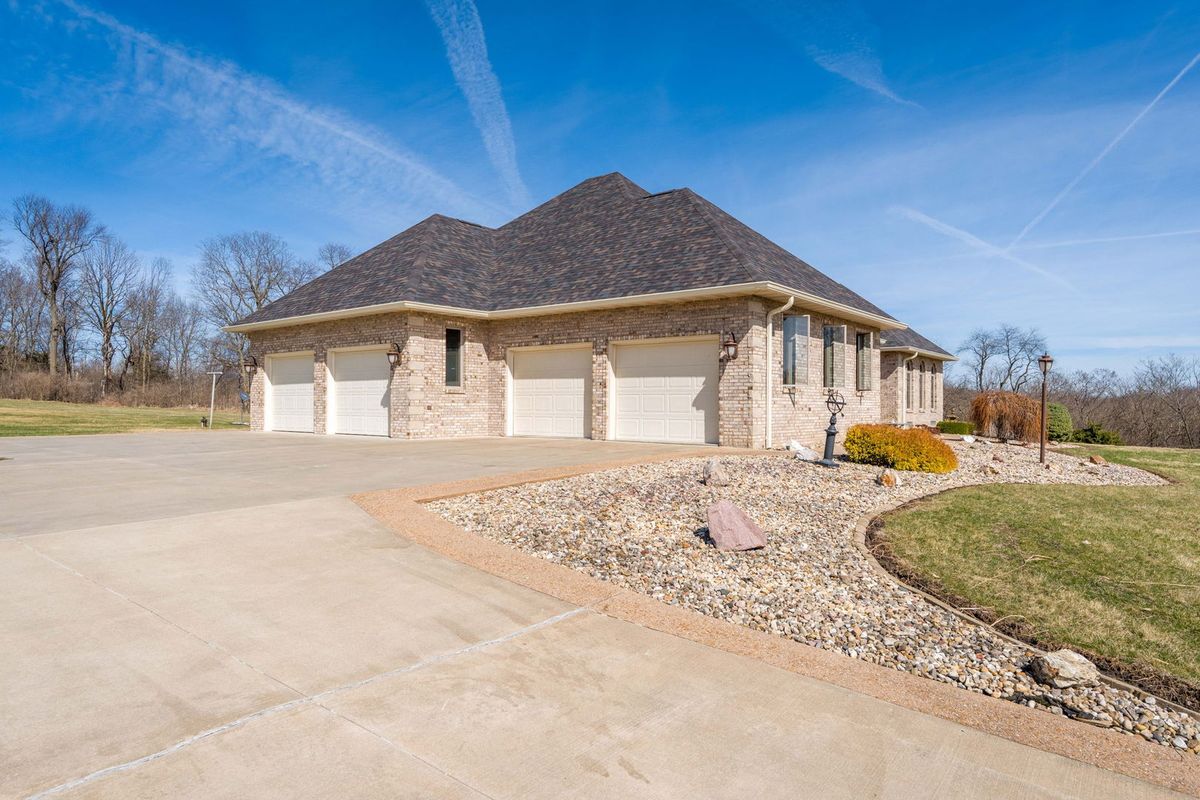 21927 71st Avenue N, Port Byron, IL 61275