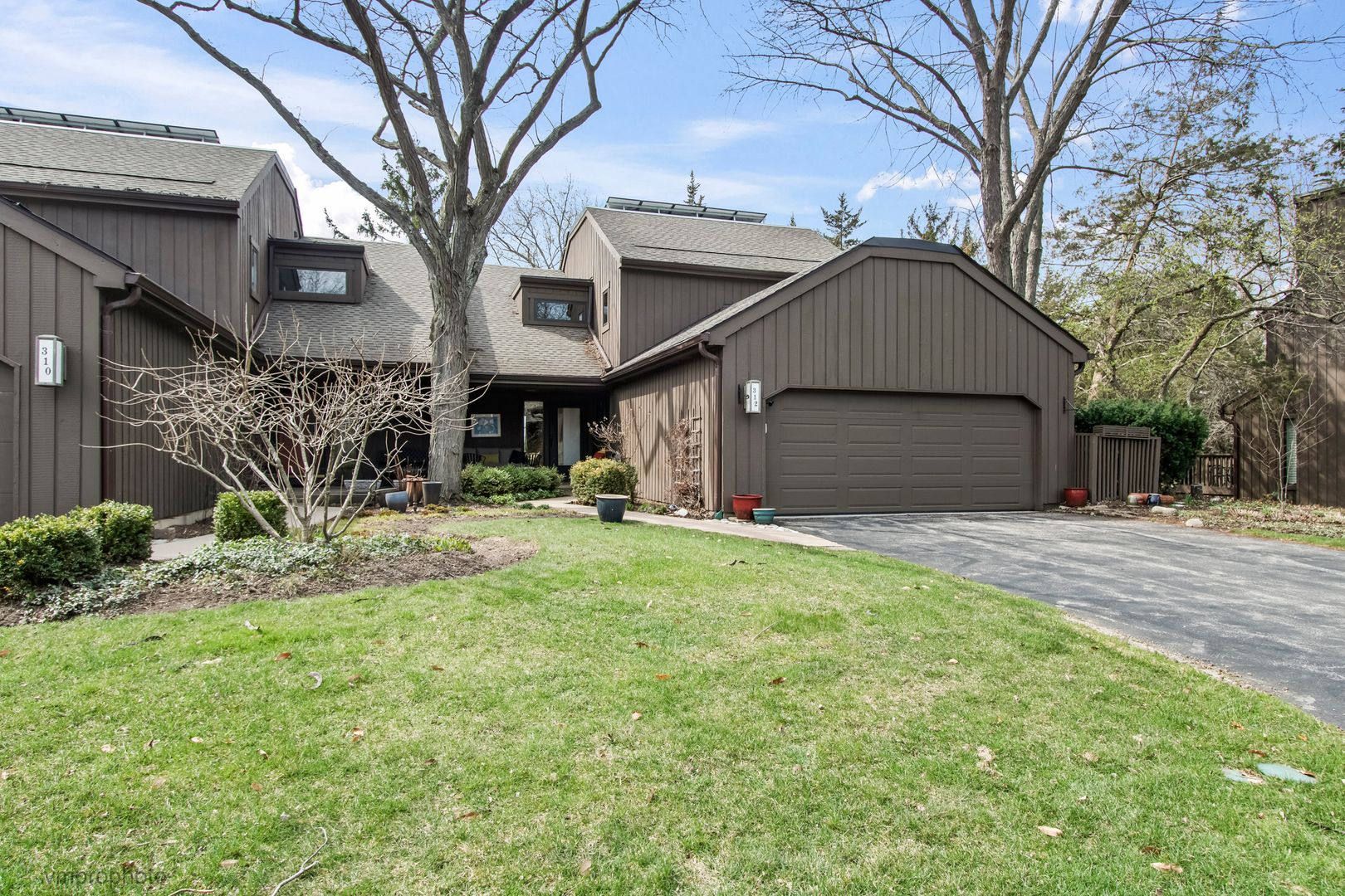 312 Woodview Road — Lake Barrington, IL 60010