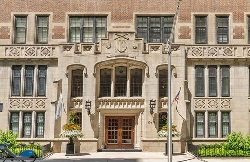 220 E WALTON Place #9W — Chicago, IL 60611