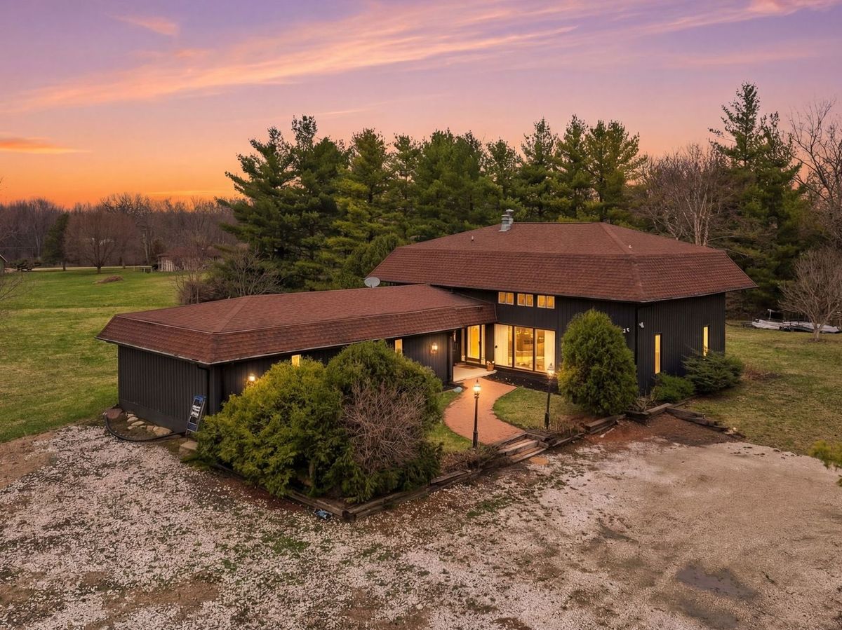 6225 Lakewood Drive, Marengo, IL 60152