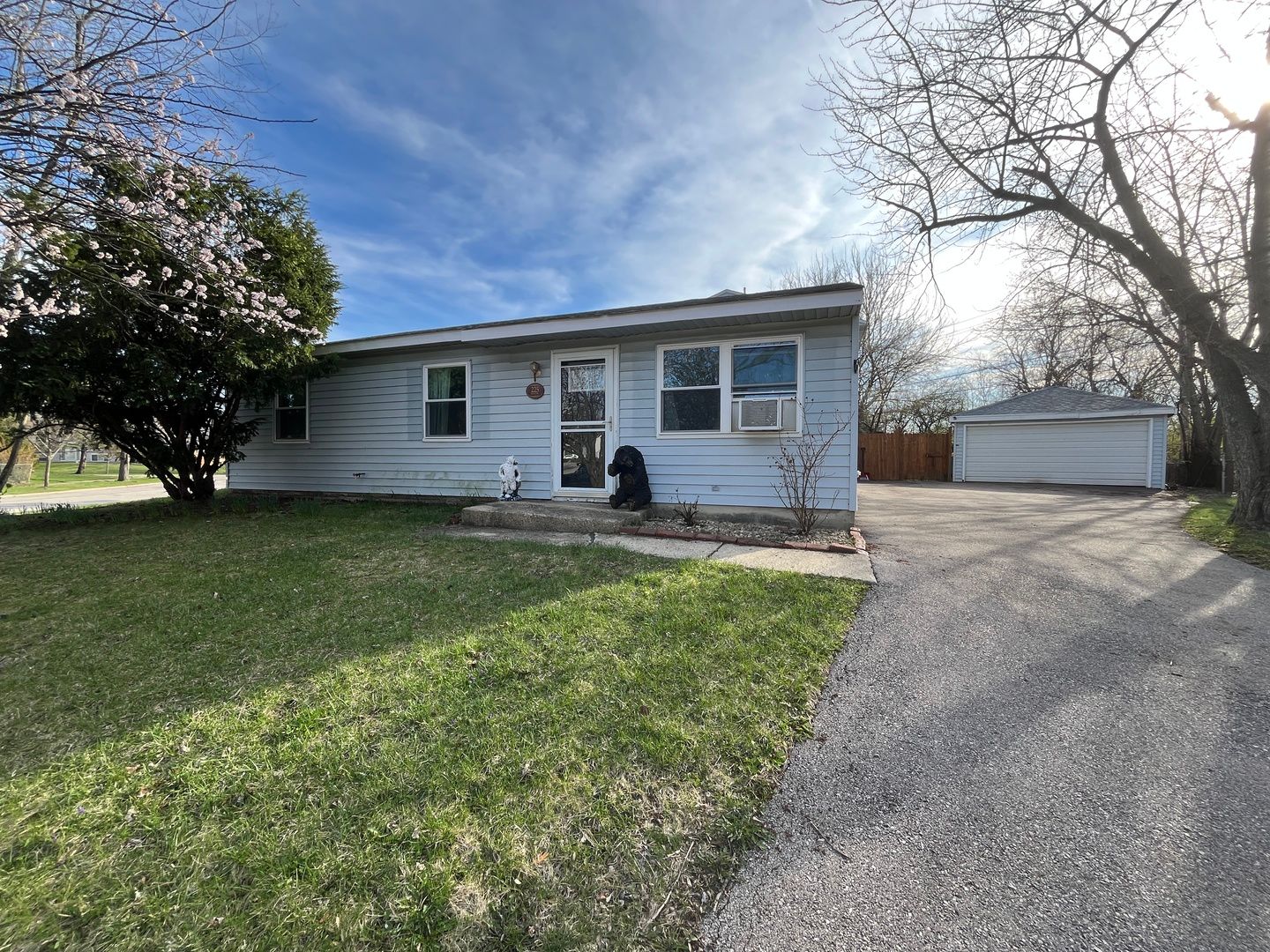 225 Malibu Drive — Bolingbrook, IL 60440