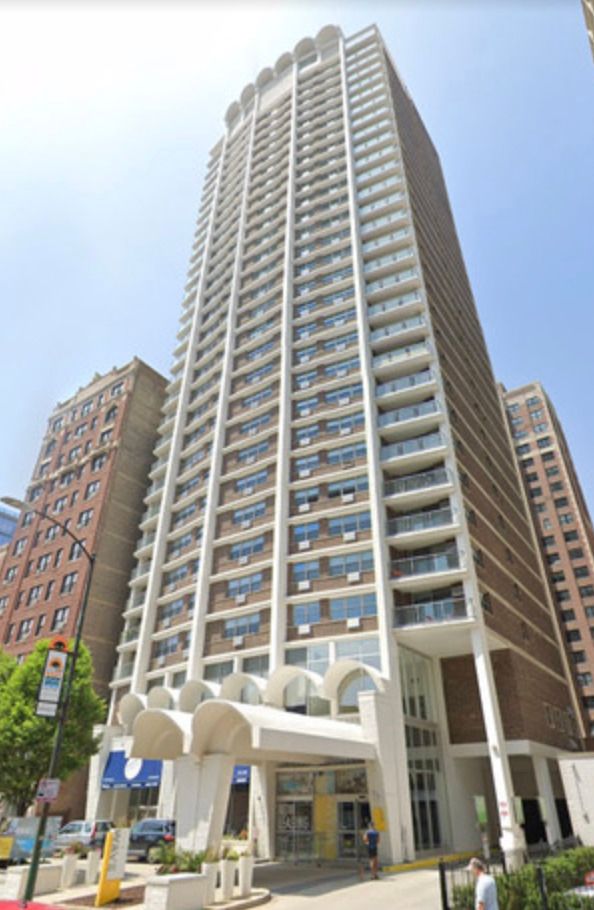 420 Belmont Avenue — Chicago, IL 60657