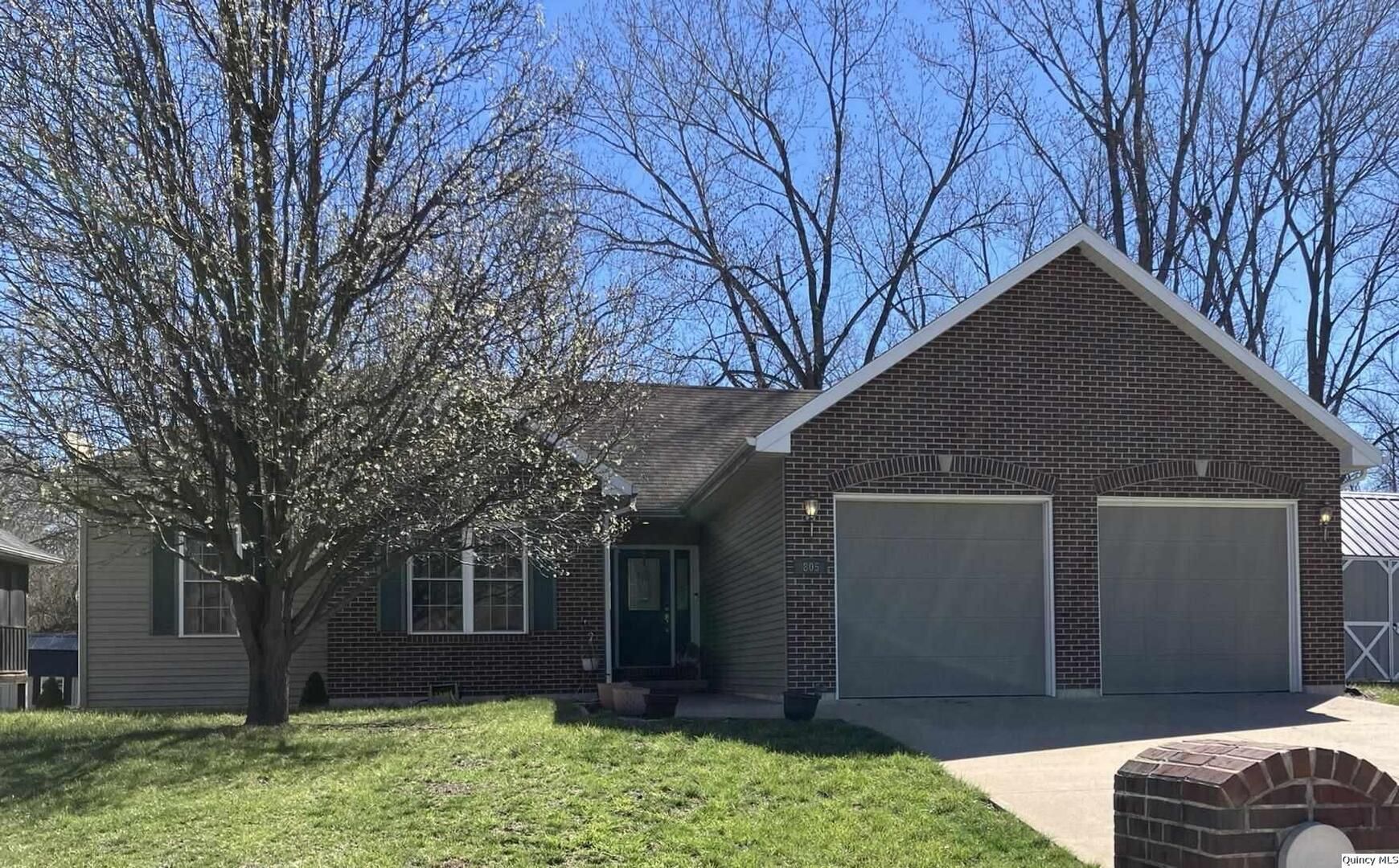 805 Brookfield Rd — Quincy, IL 62305-5919