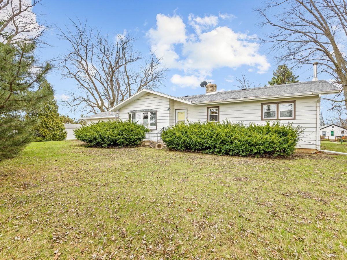 2280 Rock City Road, Ridott, IL 61067