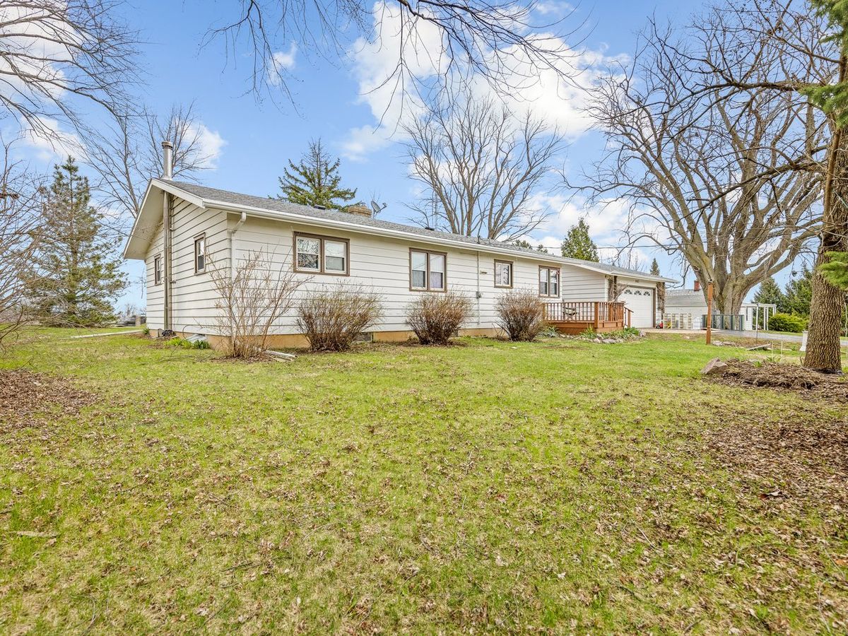 2280 Rock City Road, Ridott, IL 61067