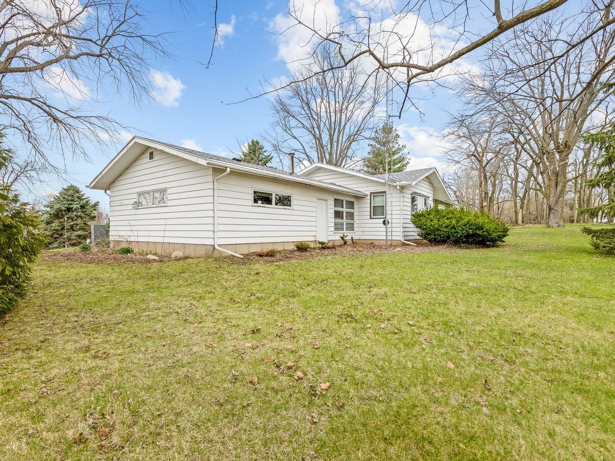 2280 Rock City Road, Ridott, IL 61067
