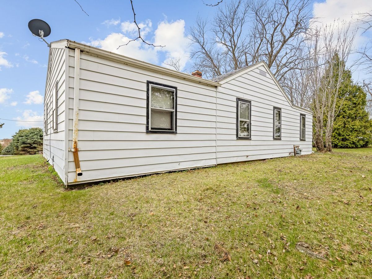 2280 Rock City Road, Ridott, IL 61067