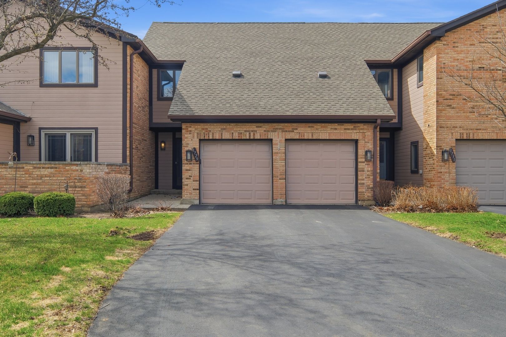 1729 Pebble Beach Court — Hoffman Estates, IL 60169